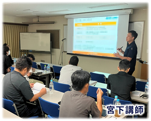 防カビ技研副理事 宮下氏。全国で温泉施設の洗浄技術講習や衛生指導を行う専門家。